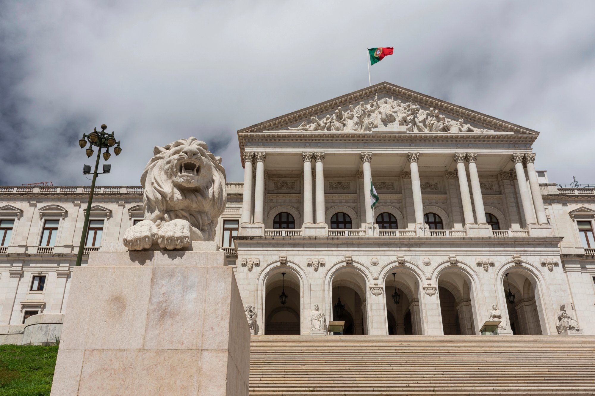 Portugali hyväksyy uuden kansalaisuuslain, joka tiukentaa tietä kansalaisuuteen; Lopullinen tarkistus kuuluu presidentille