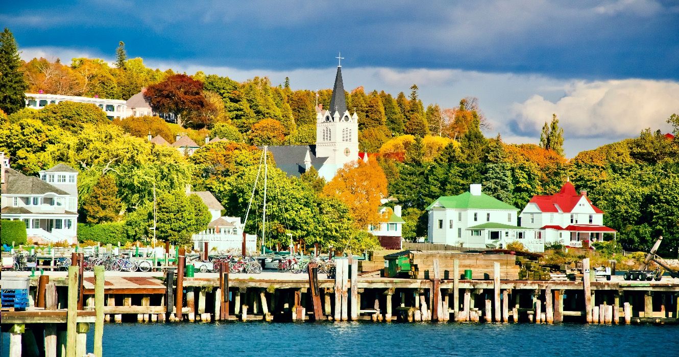 Nämä suuret järvien pienet kaupungit ovat täydellisiä eläkkeelle siirtymiseen