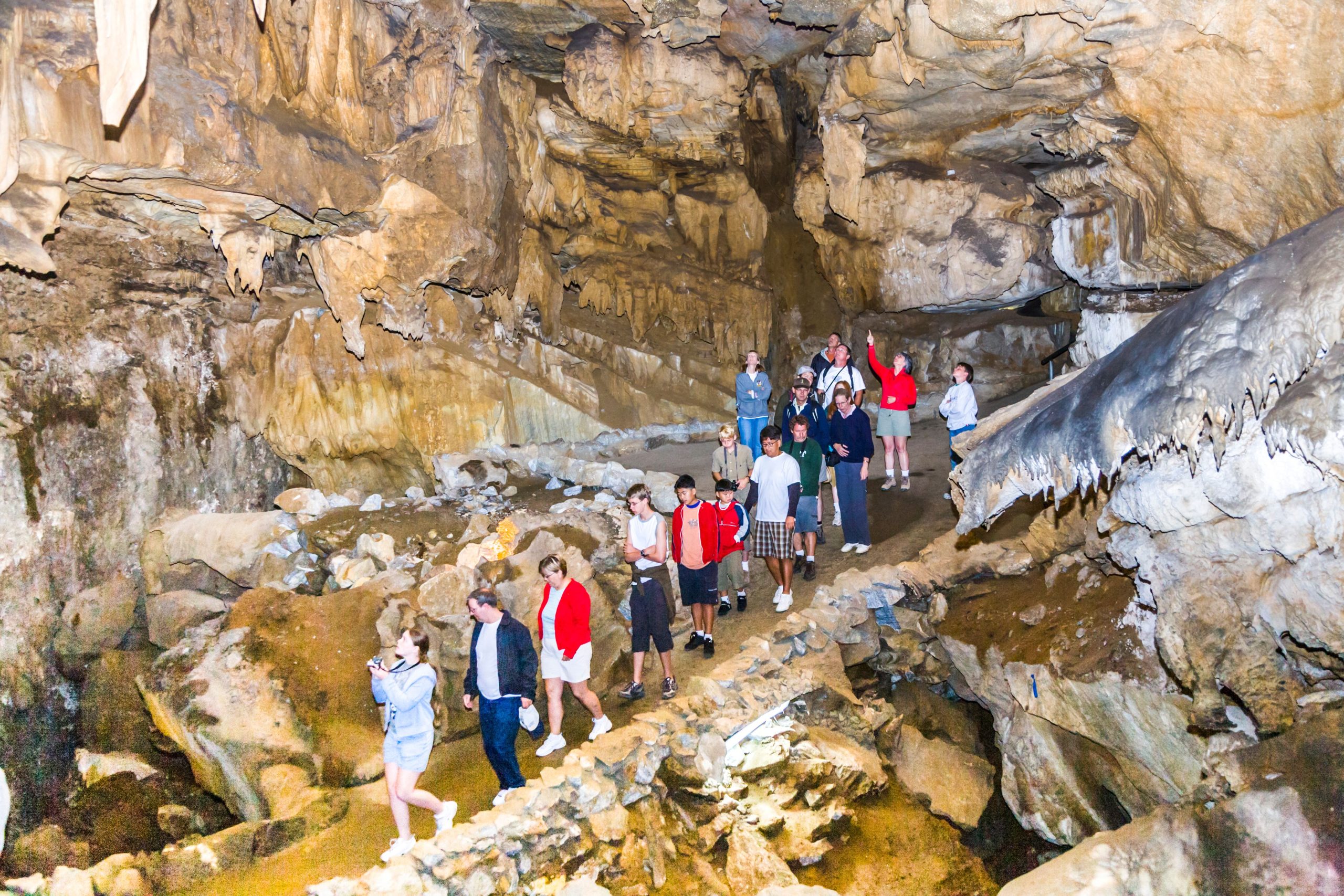 Sequoian kansallispuisto antaa varoituksia vierailijoille Crystal Caven kauan odotetusta uudelleen avaamisesta