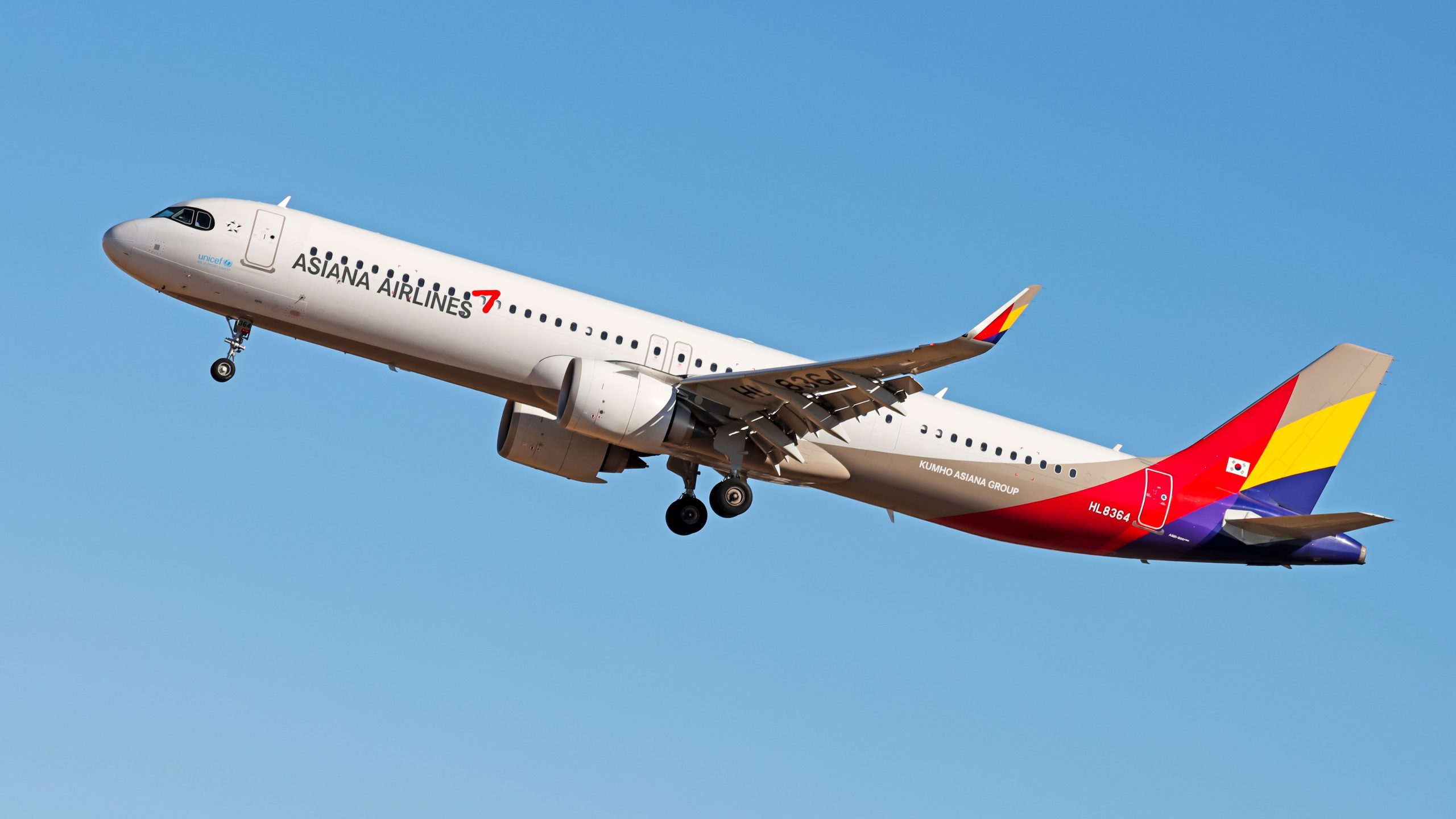 Vammaiset matkustaja kritisoi Asiana Airlinesia akkukäytännön rikkomisesta