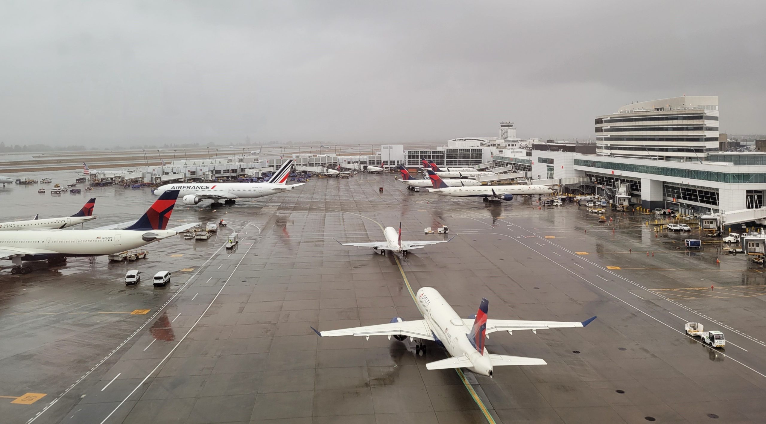 Lennot vaikuttivat Seattle-Tacoman kansainvälisellä lentokentällä järjestelmän katkoksien takia