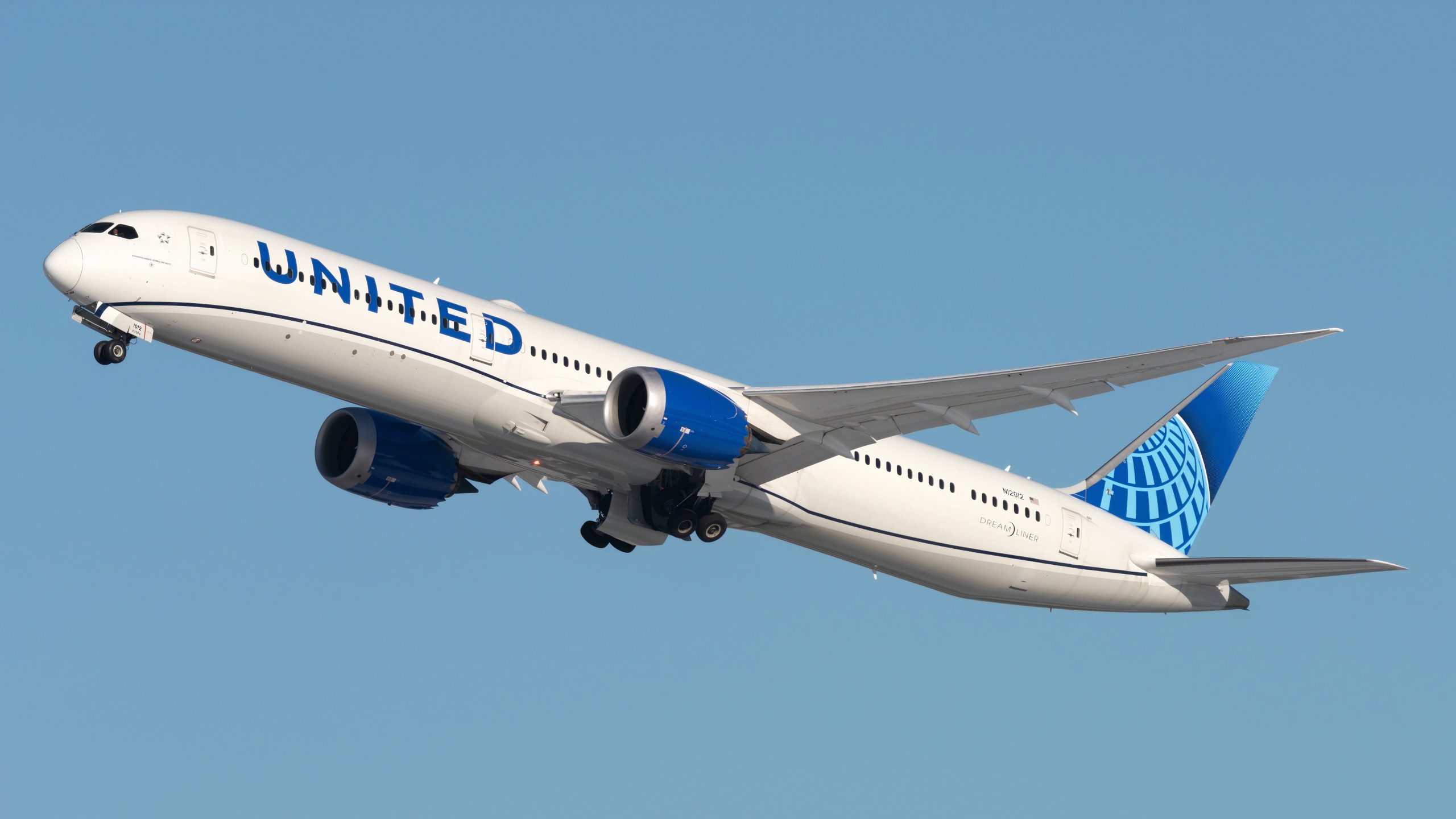 United Airlines kääntää takaisin poissaolotodistuskäytäntöä lentoemäntille takaiskujen jälkeen