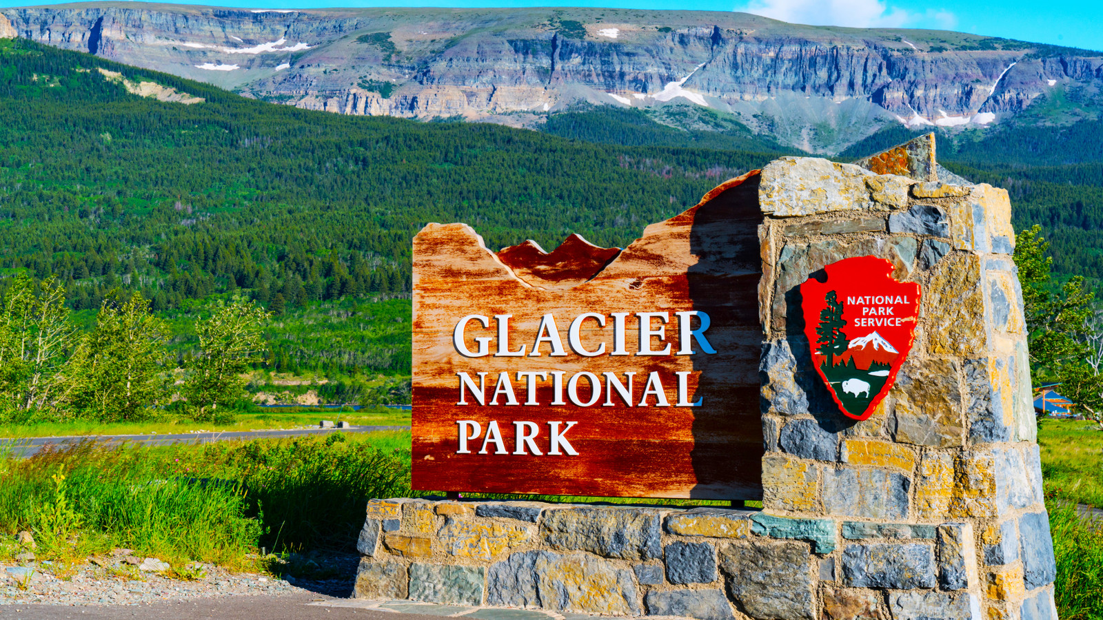 Glacierin kansallispuisto purkautuu mielenosoituksissa rahoituksen leikkauksista ja työolosuhteista ironisimpana päivänä