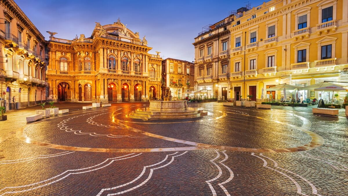 Itse kaupunkikuva on maailmanperintösivusto! 5 välttämätöntä nähtävyyksiä Cataniassa, Sisilian toiseksi suurin kaupunki