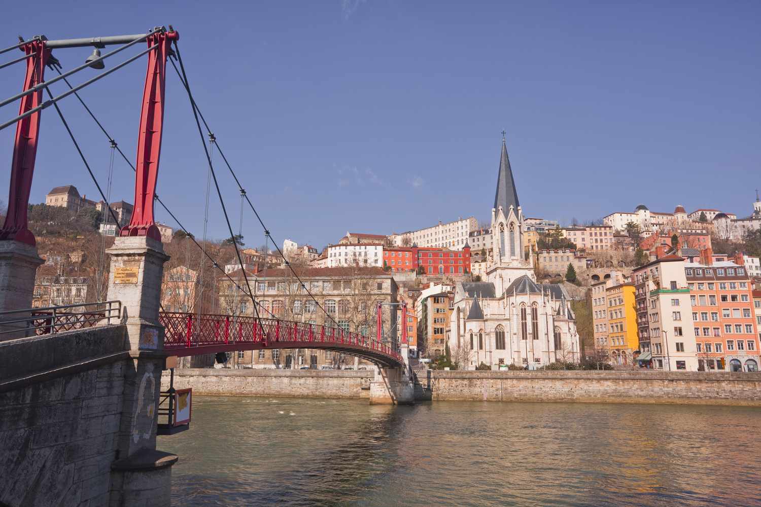 Sää Lyonissa: Ilmasto, vuodenajat ja keskimääräinen kuukausilämpötila