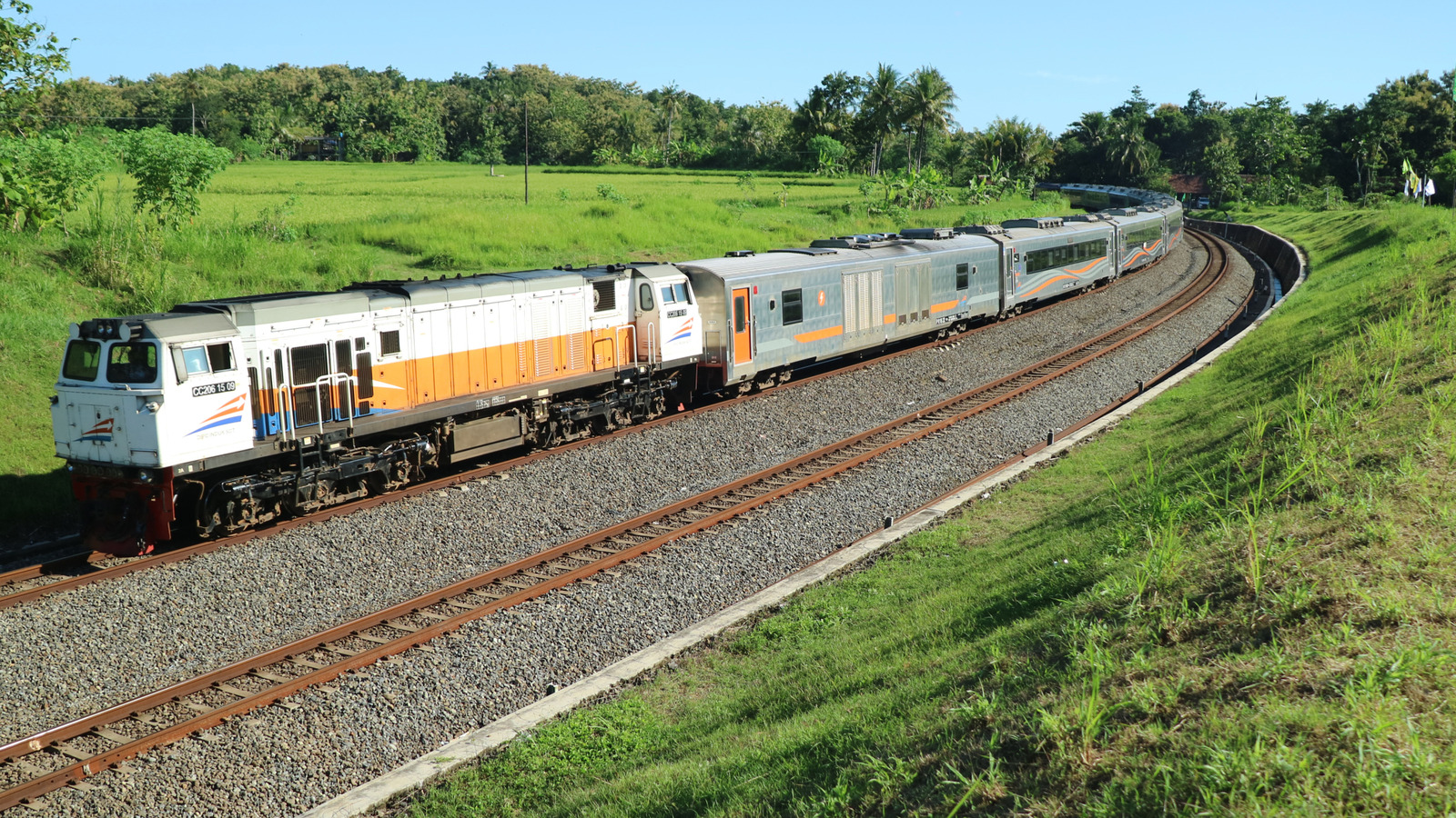 Tutkan alla kulkeva Kaakkois-Aasian juna tarjoaa edullisen matkan luonnonkauniilla näkymillä