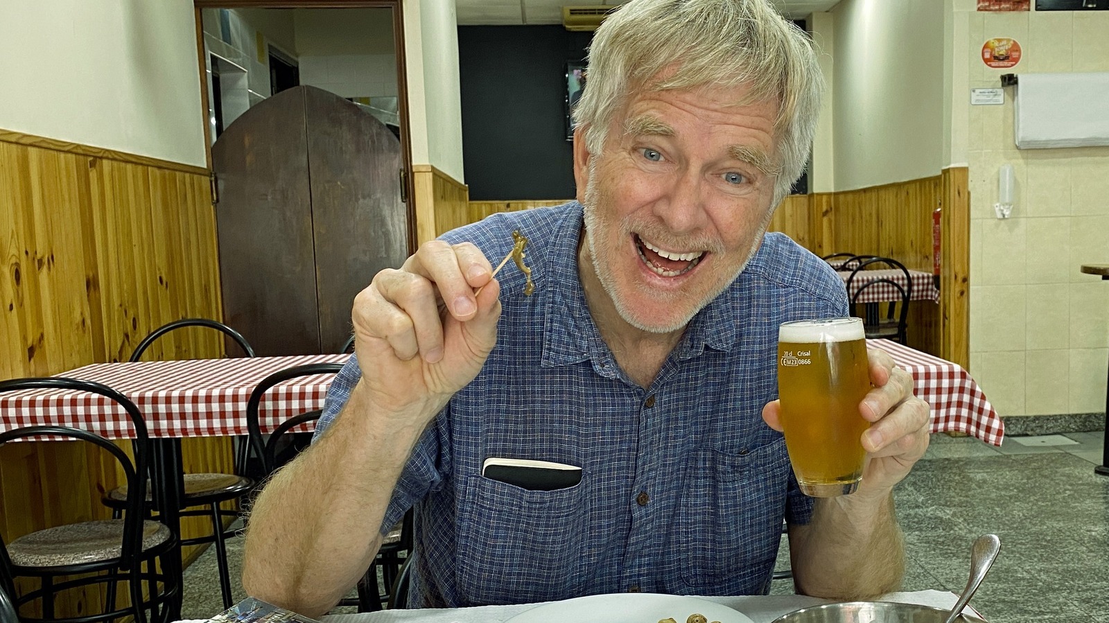 Rick Steves varoittaa matkustajia Portugalin ovelasta rahaansasta ravintoloissa