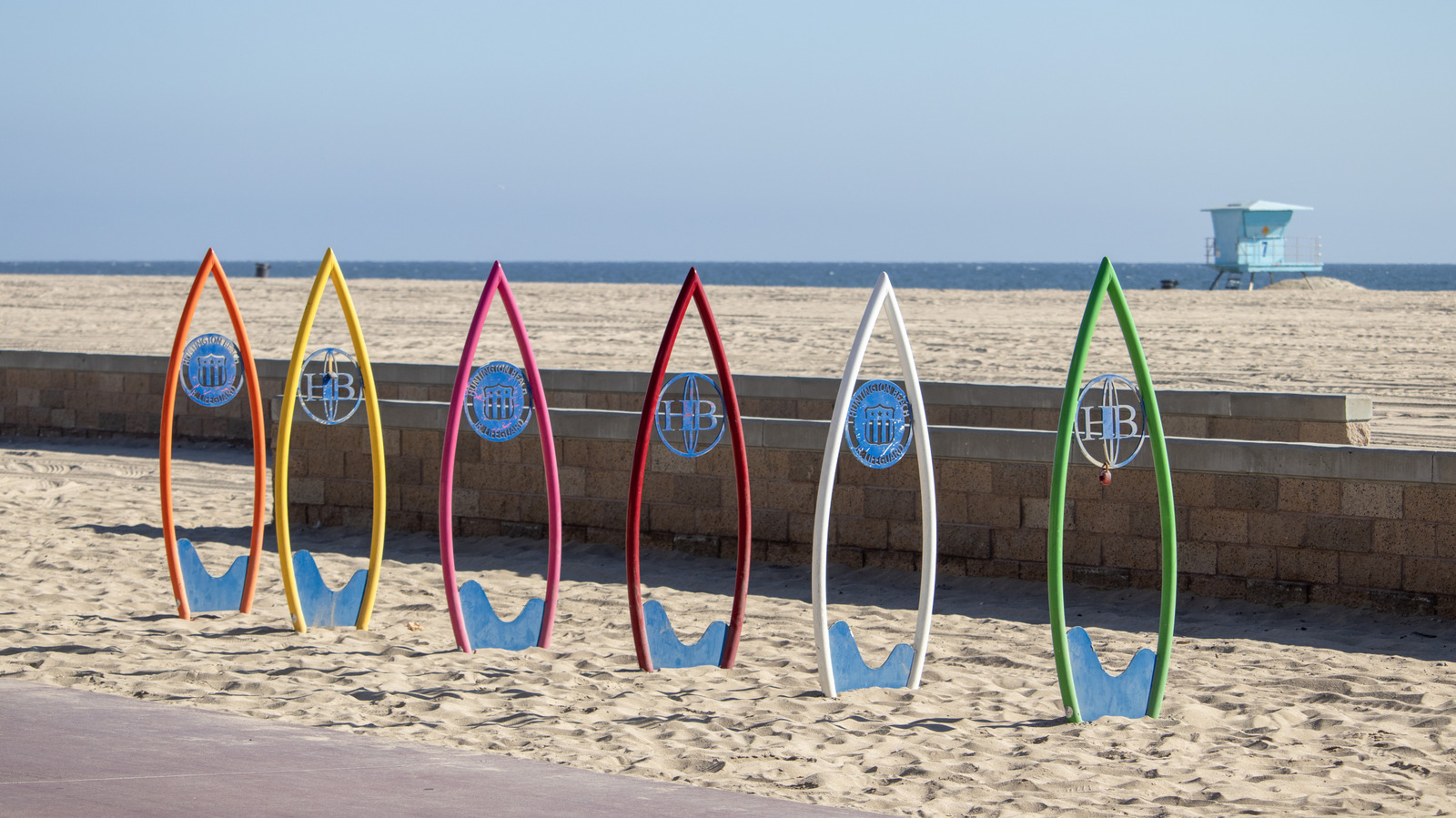 "Surf City USA" on ikoninen California Beach City, jossa on kauniita merenrantahotelleja