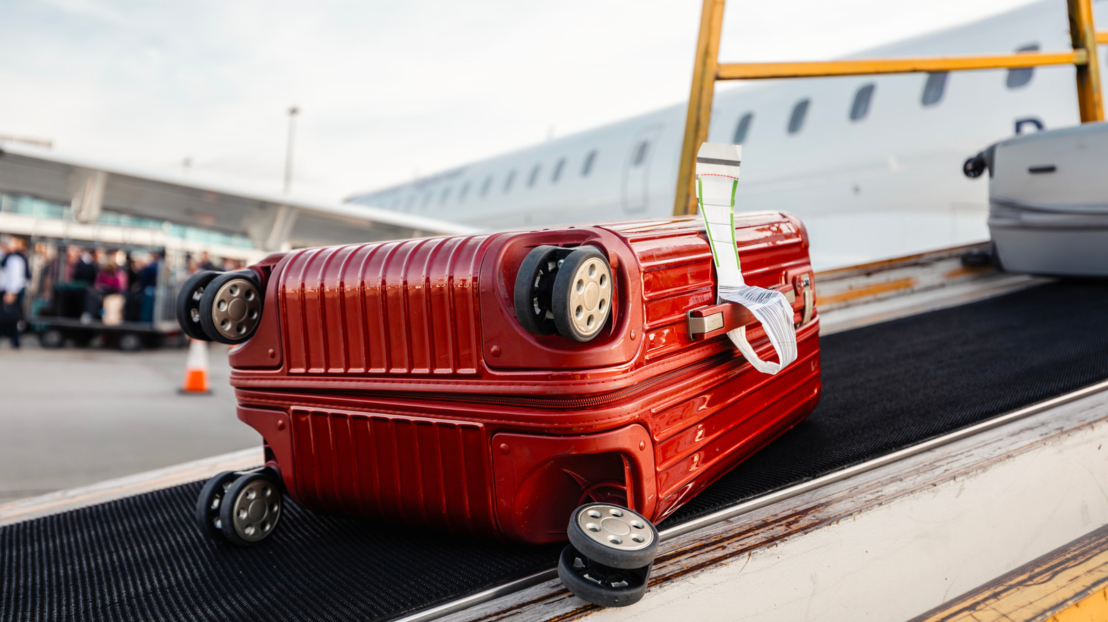 Matkatavaroiden käsittelijöiden mukaan matkustajien tulisi harkita uudelleen tätä yleistä matkatavaratrendiä