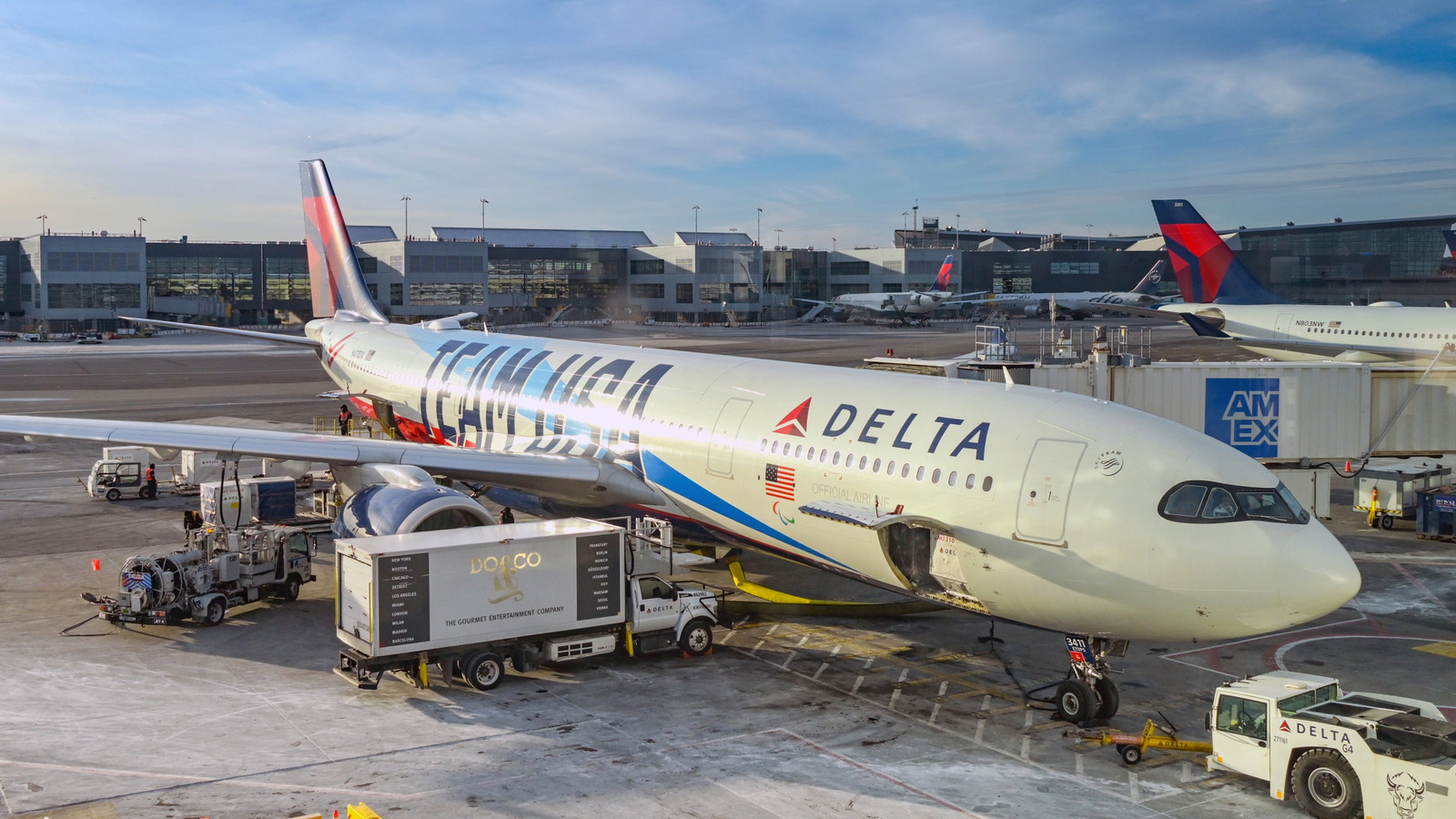 Miksi Delta Air Lines on peruuttanut niin monia lentoja viime hetken vuonna 2026